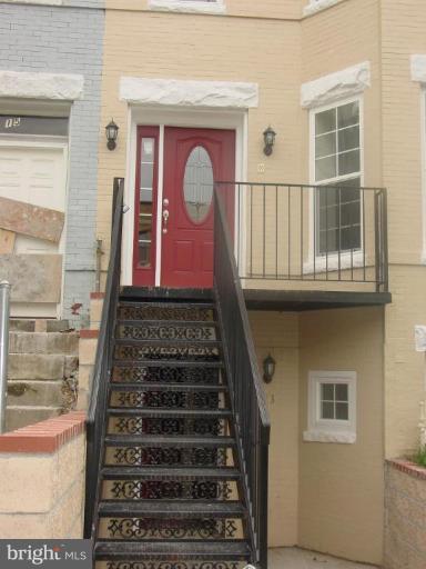 13 S St NE #a — photo