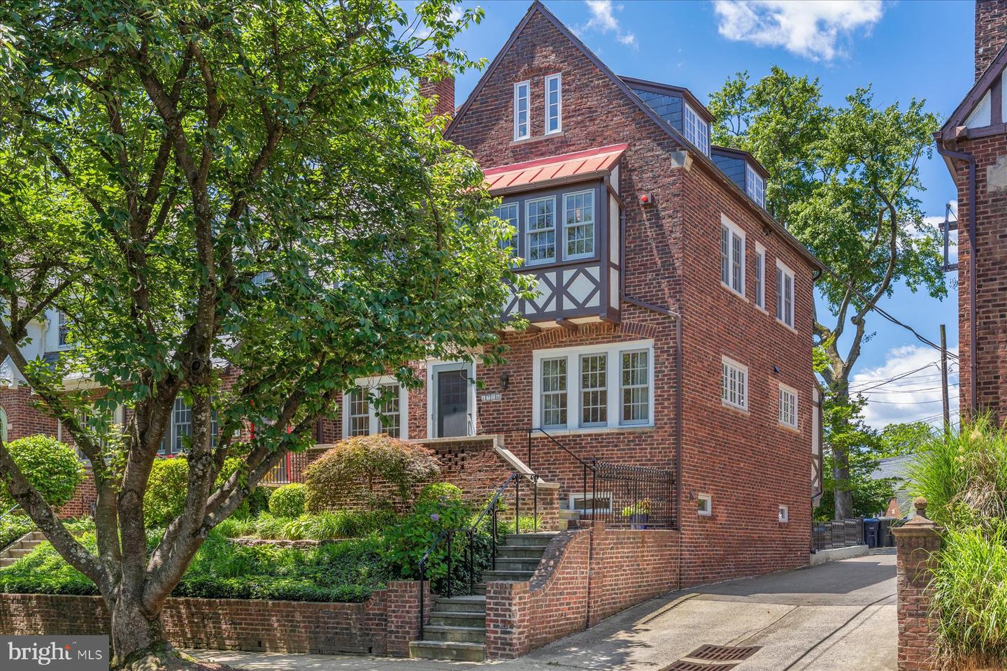 1706 Surrey Ln NW — photo