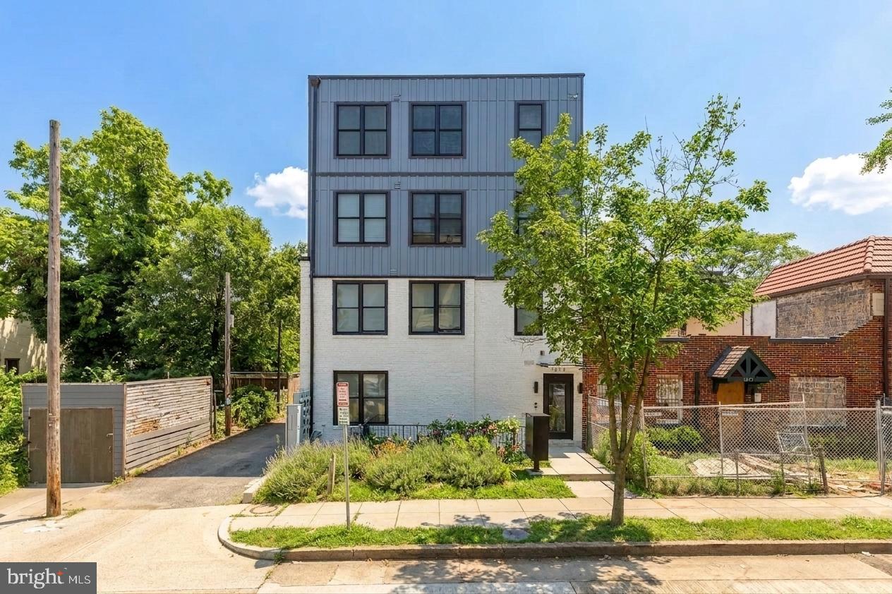 1019 17th Pl NE #1 — photo