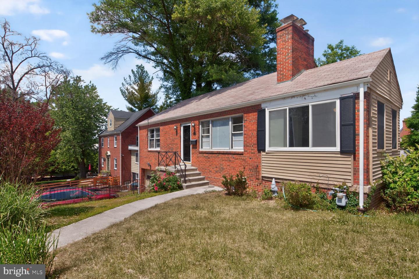 3414 Highwood Dr SE — photo