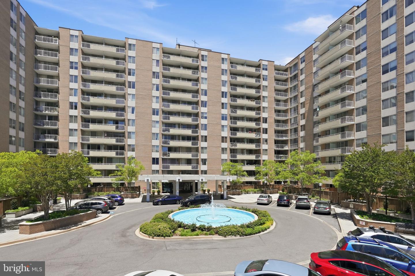 3001 Veazey Ter NW #923 — photo