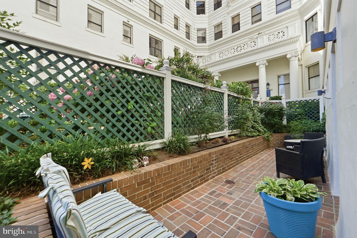 2123 California St NW #a4 — photo