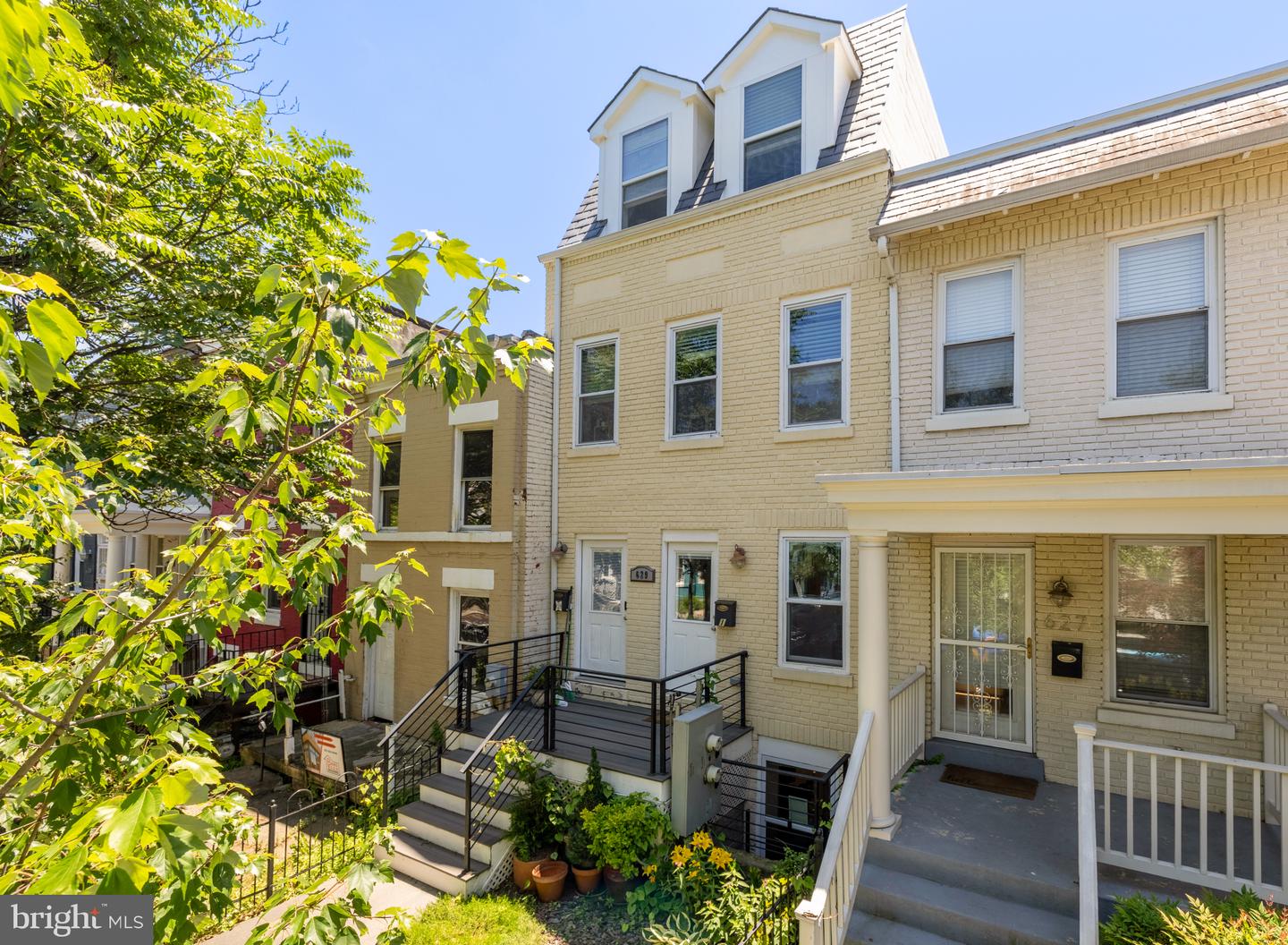 629 Morton Pl NE #1 — photo