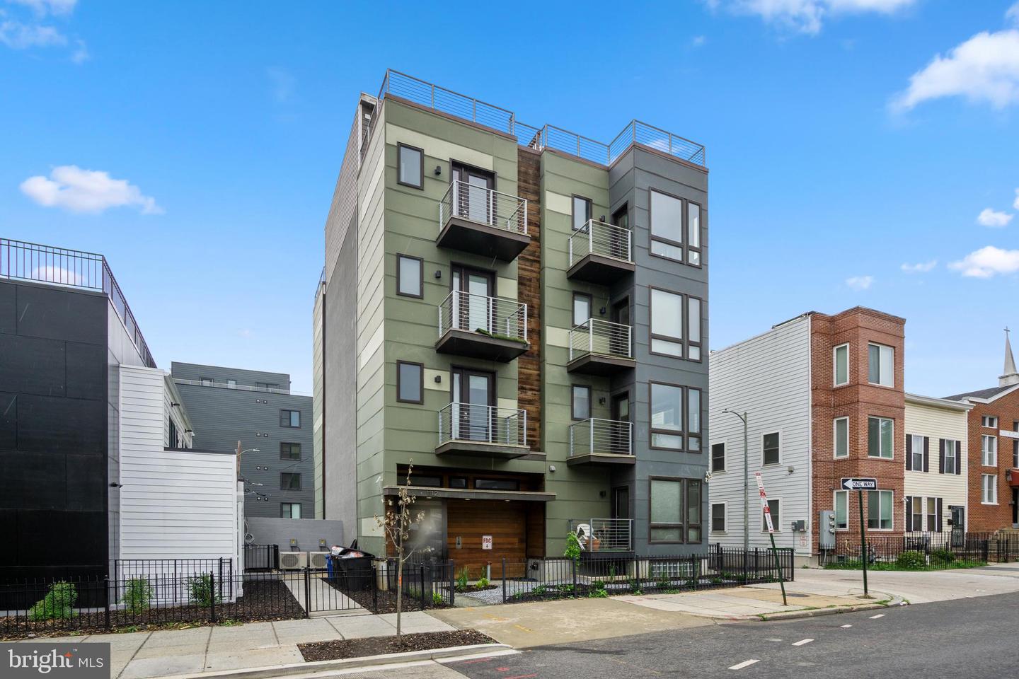 1112 Montello Ave NE #201 — photo