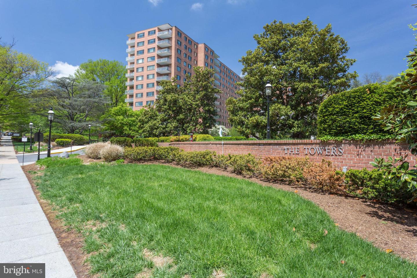 4201 Cathedral Ave NW #212E — photo