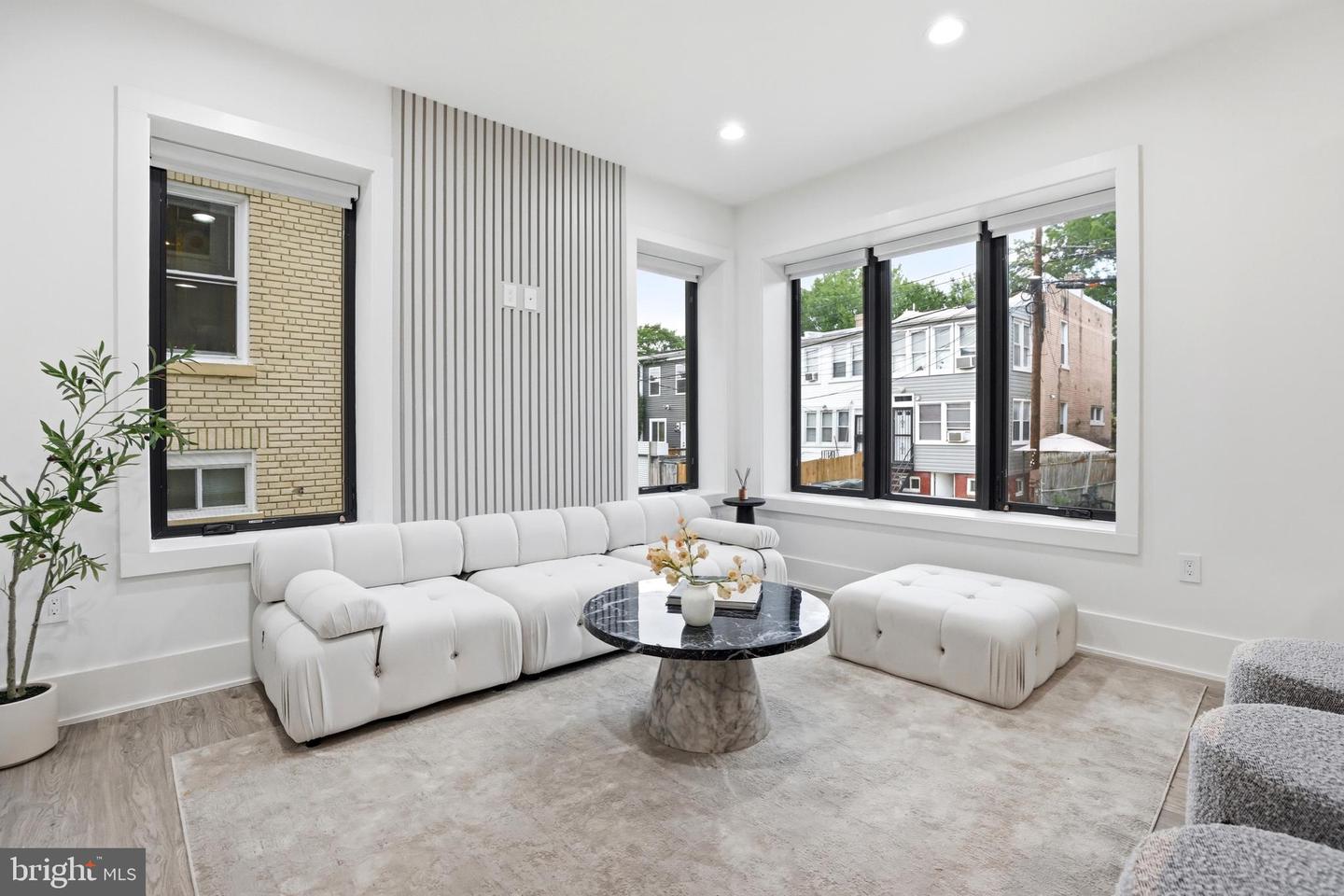 1140 Oates St NE #101 — photo