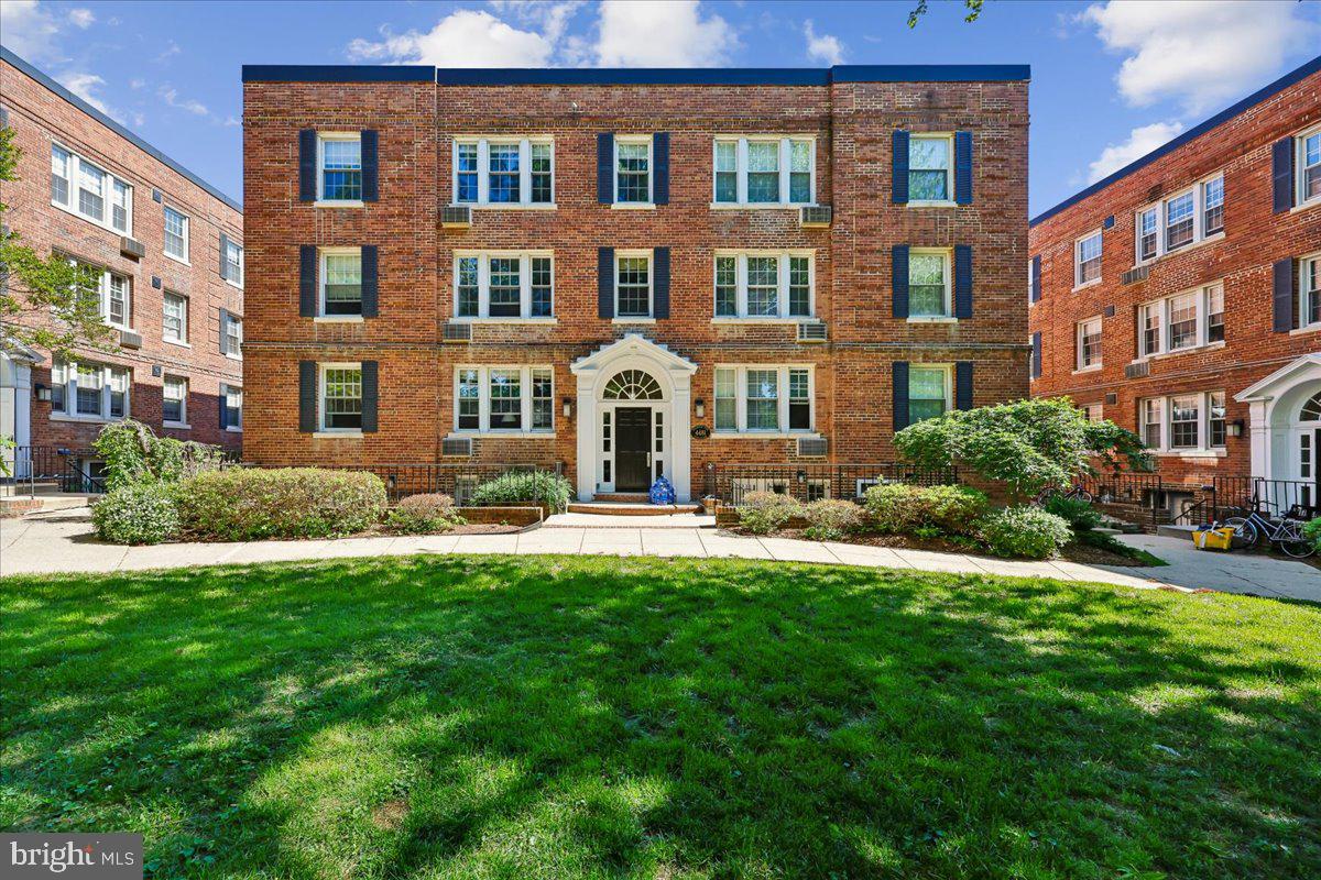4481 Macarthur Blvd NW #204 — photo