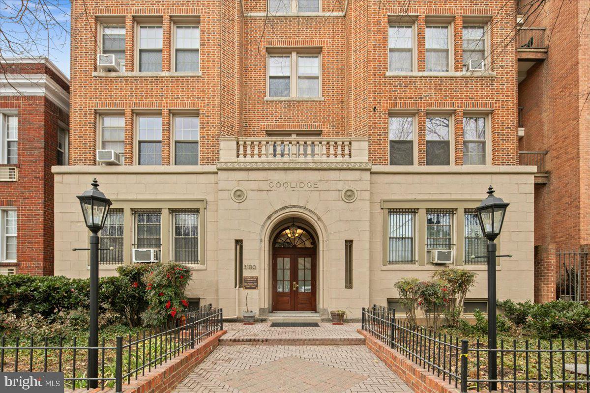 3100 Wisconsin Ave NW #406 — photo