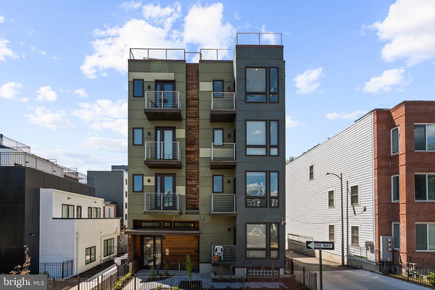 1112 Montello Ave NE #401 — photo