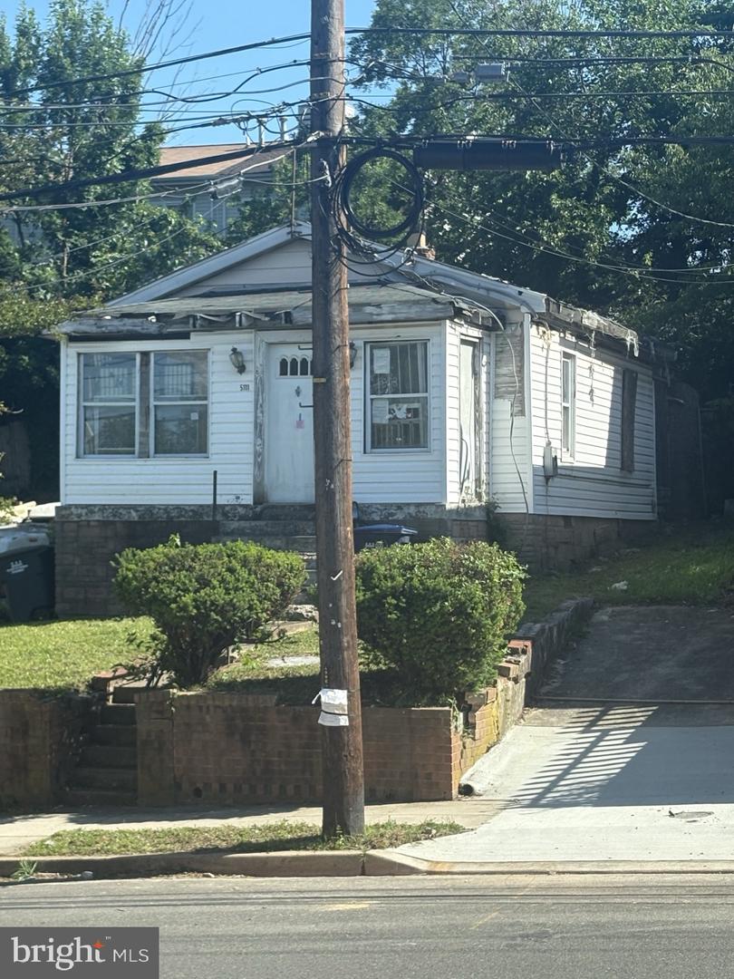 5111 Call SE — photo