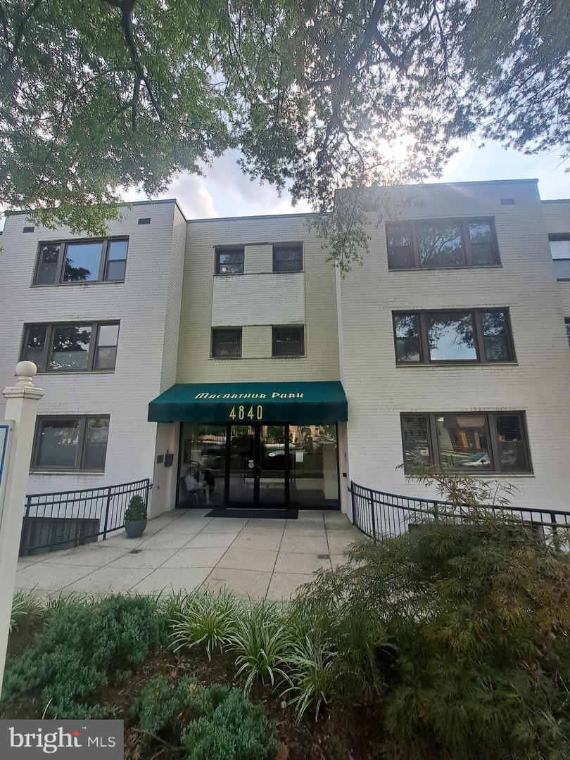 4840 Macarthur Blvd NW #307 — photo