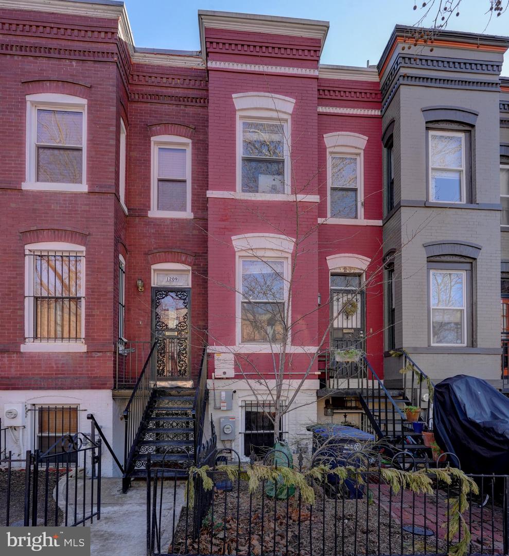 1209 I St SE — photo