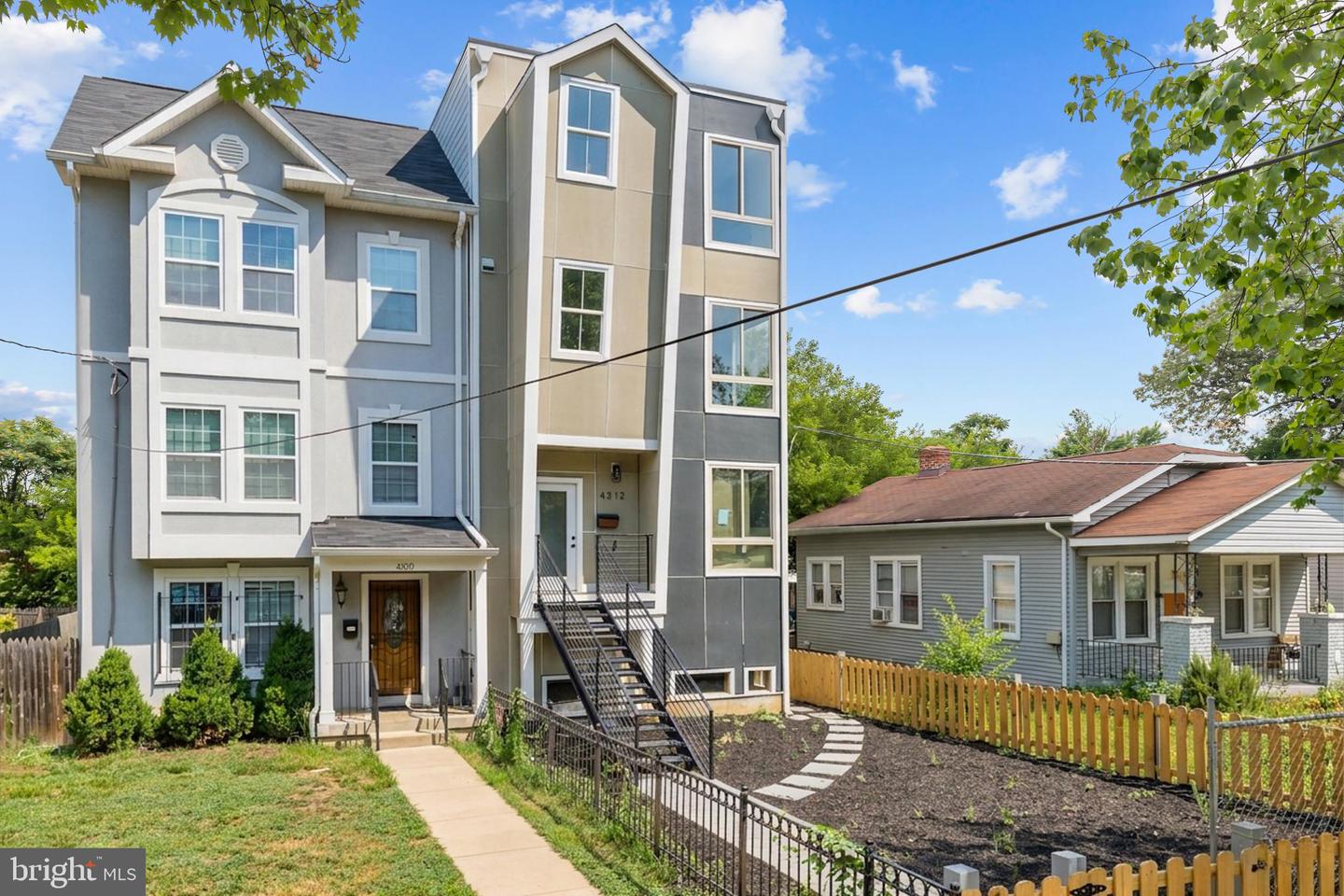 4312 Hayes St NE — photo