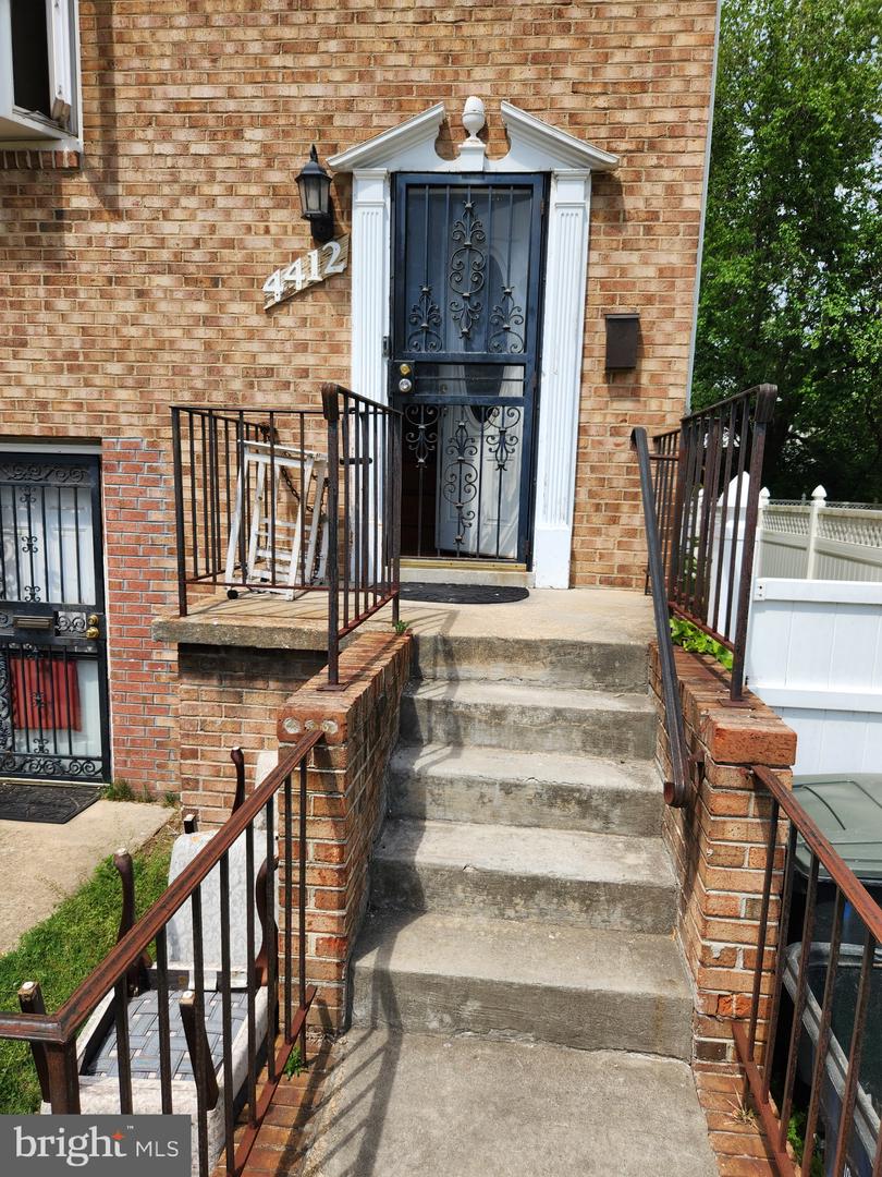 4412 Lee St NE — photo