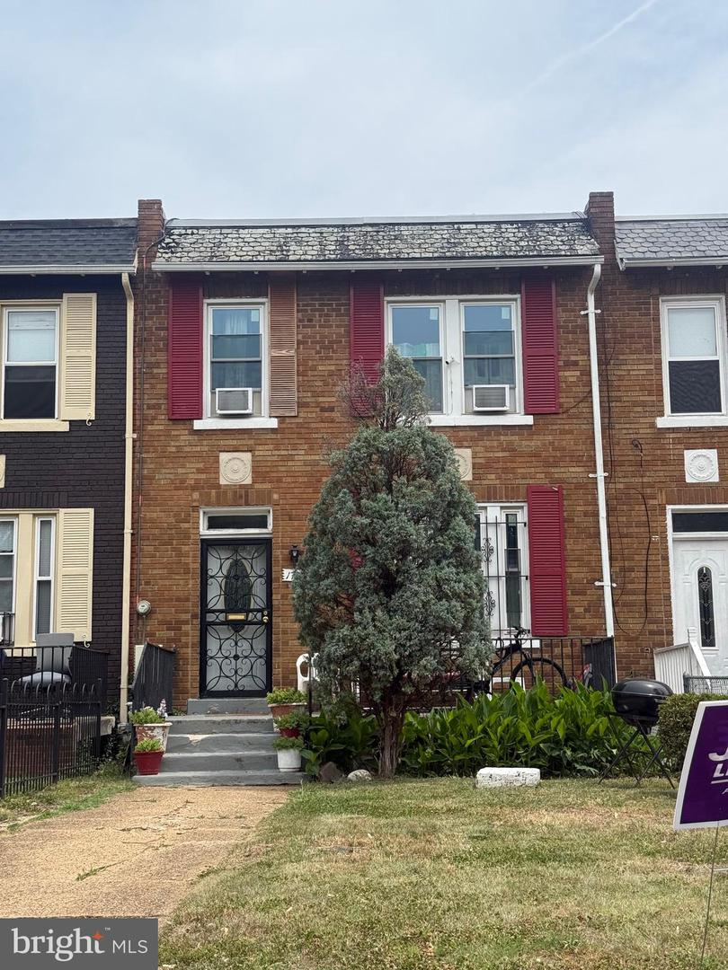 1738 Massachusetts Ave SE — photo