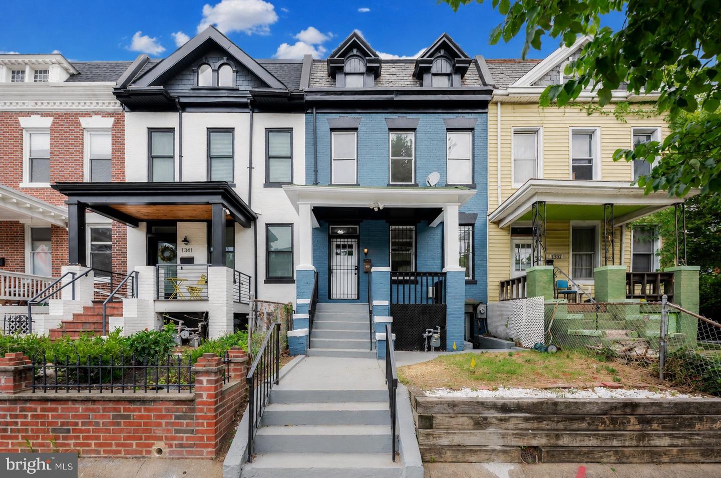 1339 Oak St NW — photo