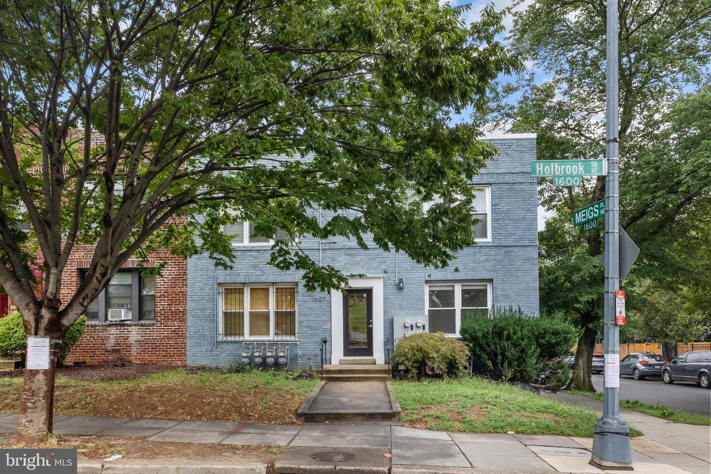 1627 Holbrook St NE #2 — photo