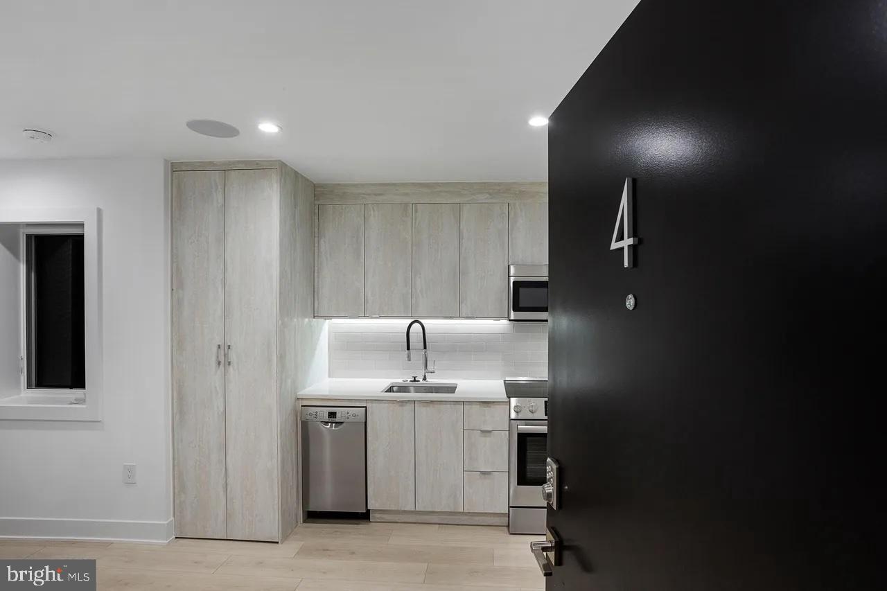 4 R Street NW #4, Washington, DC 20001