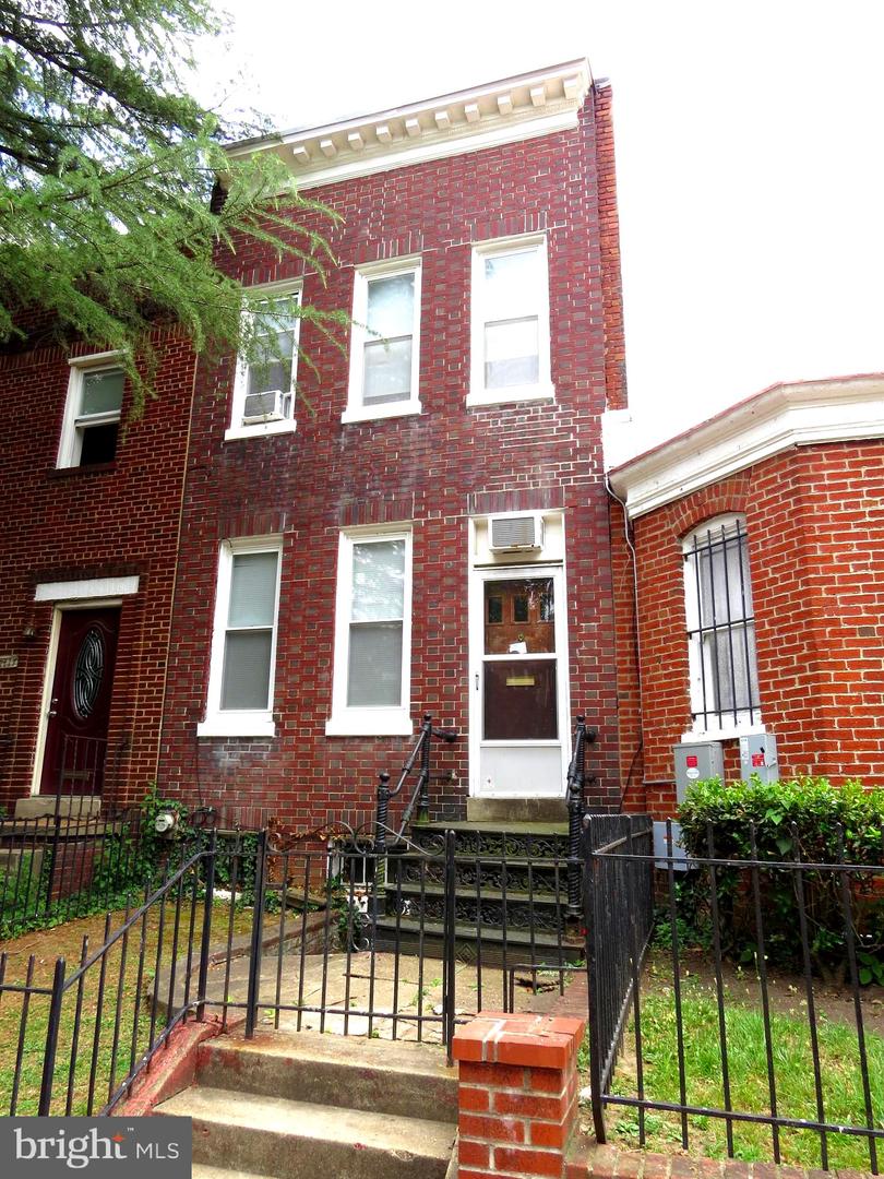 1115 G St NE — photo