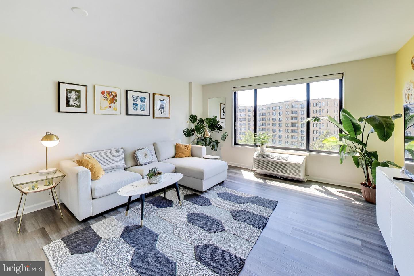 2501 Calvert St NW #711 — photo