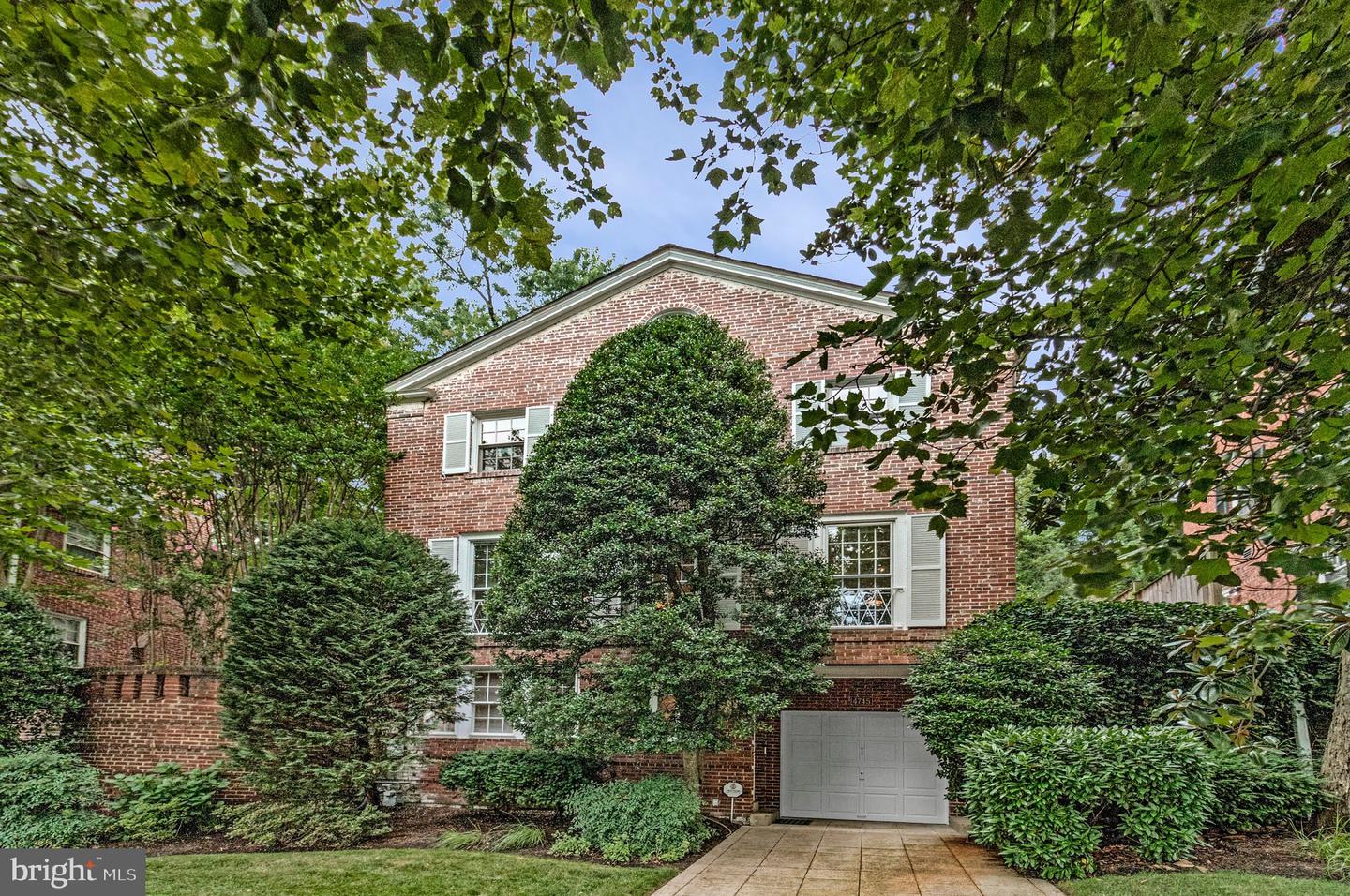 4745 Reservoir Rd NW — photo