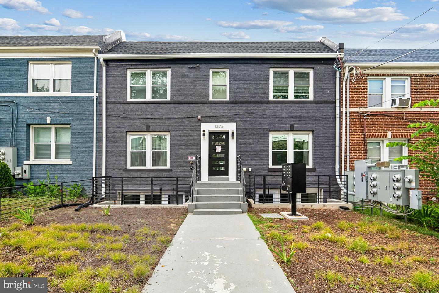 1372 NE Bryant St NE #4 — photo