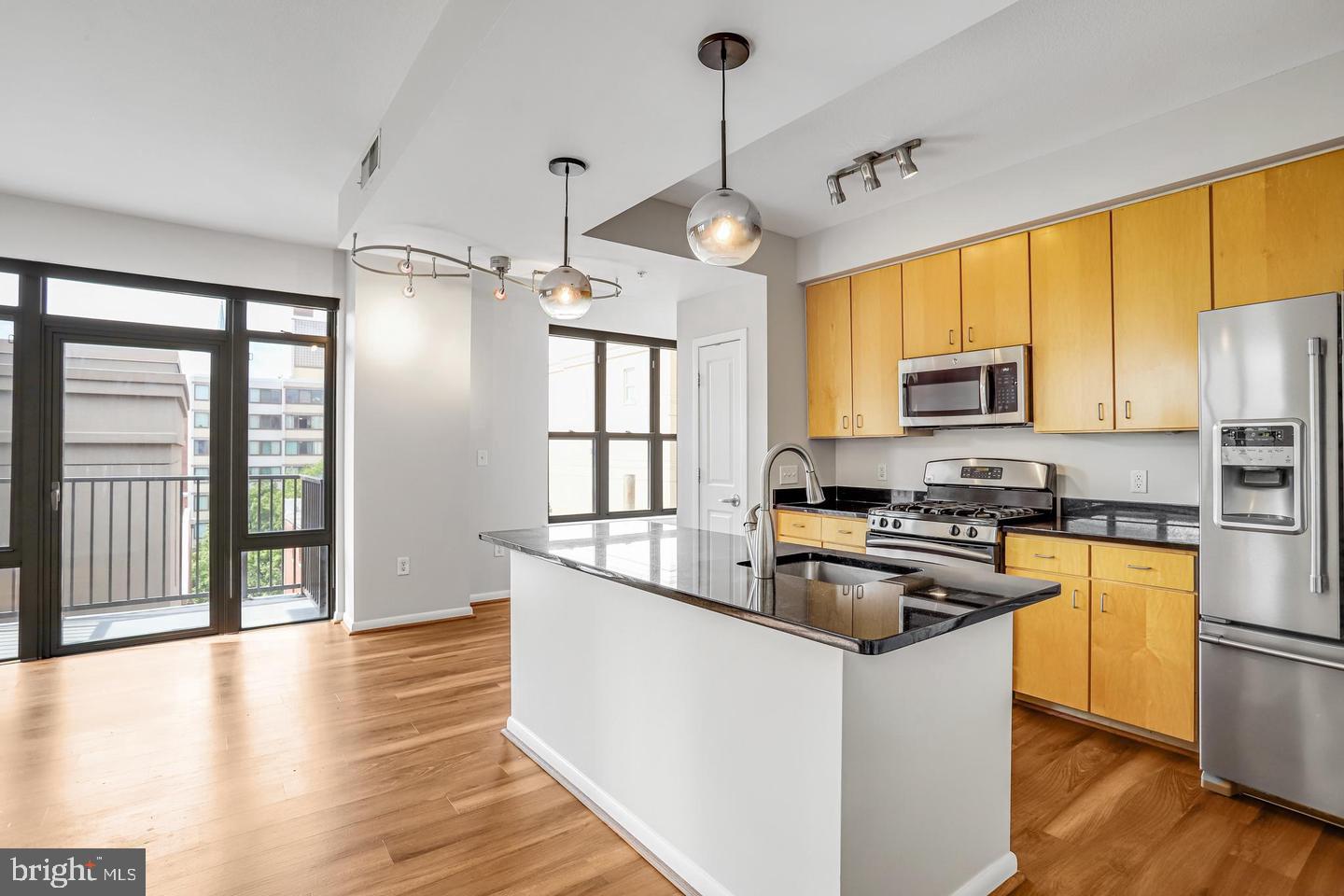 1001 L St NW #811 — photo