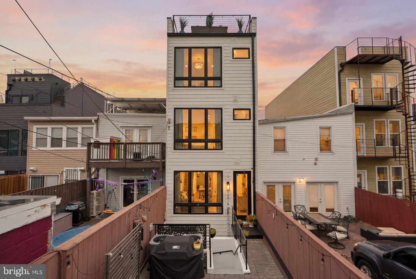 1216 I St NE #B — photo