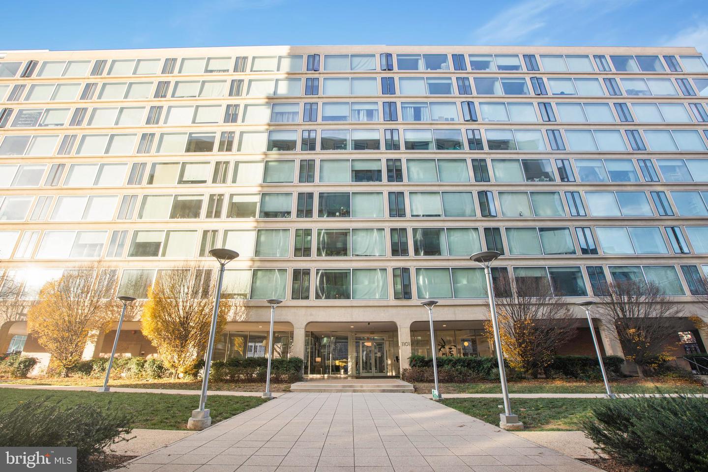 1101 3rd St SW #104 — photo