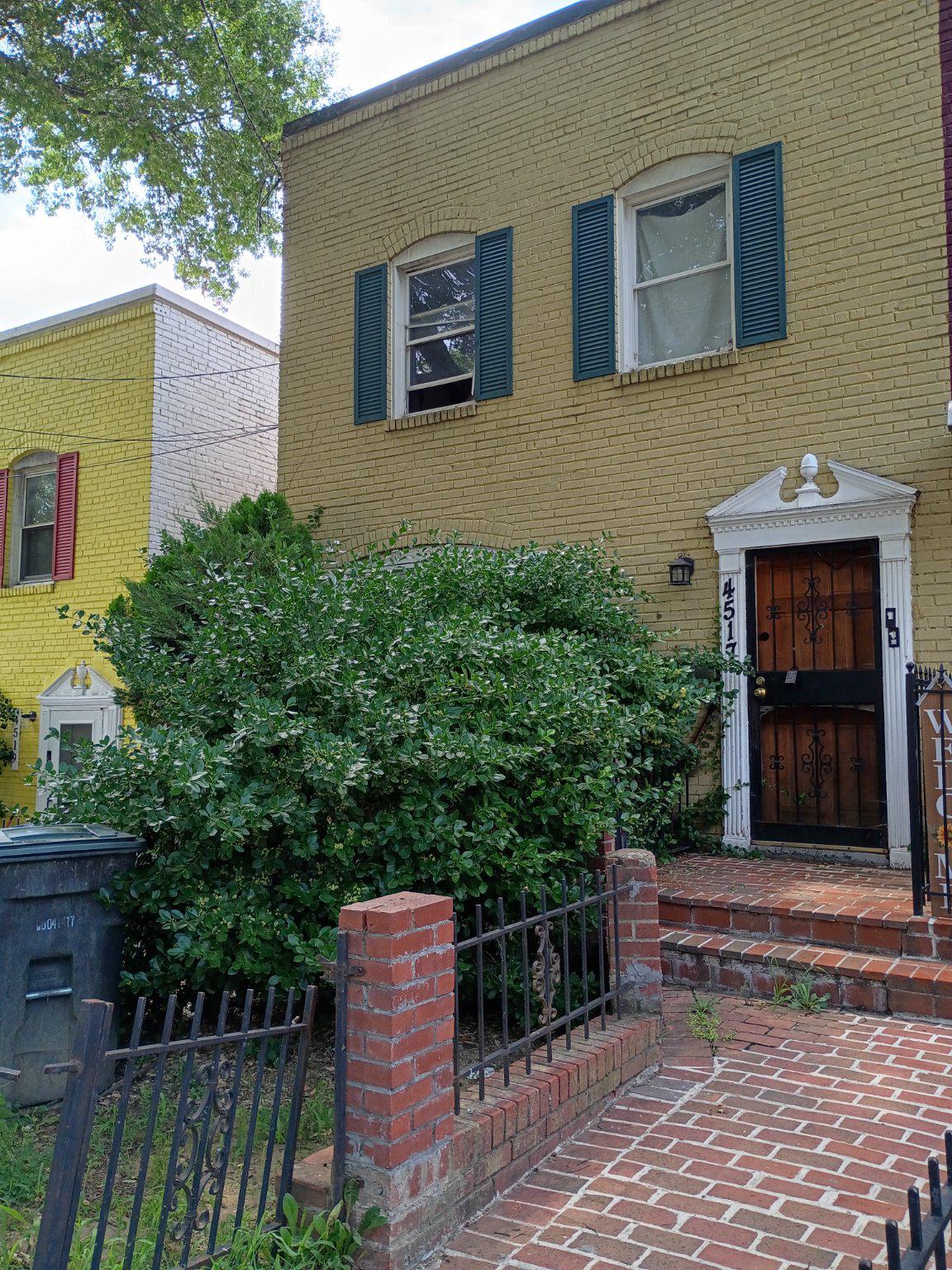 4517 DIX St NE — photo