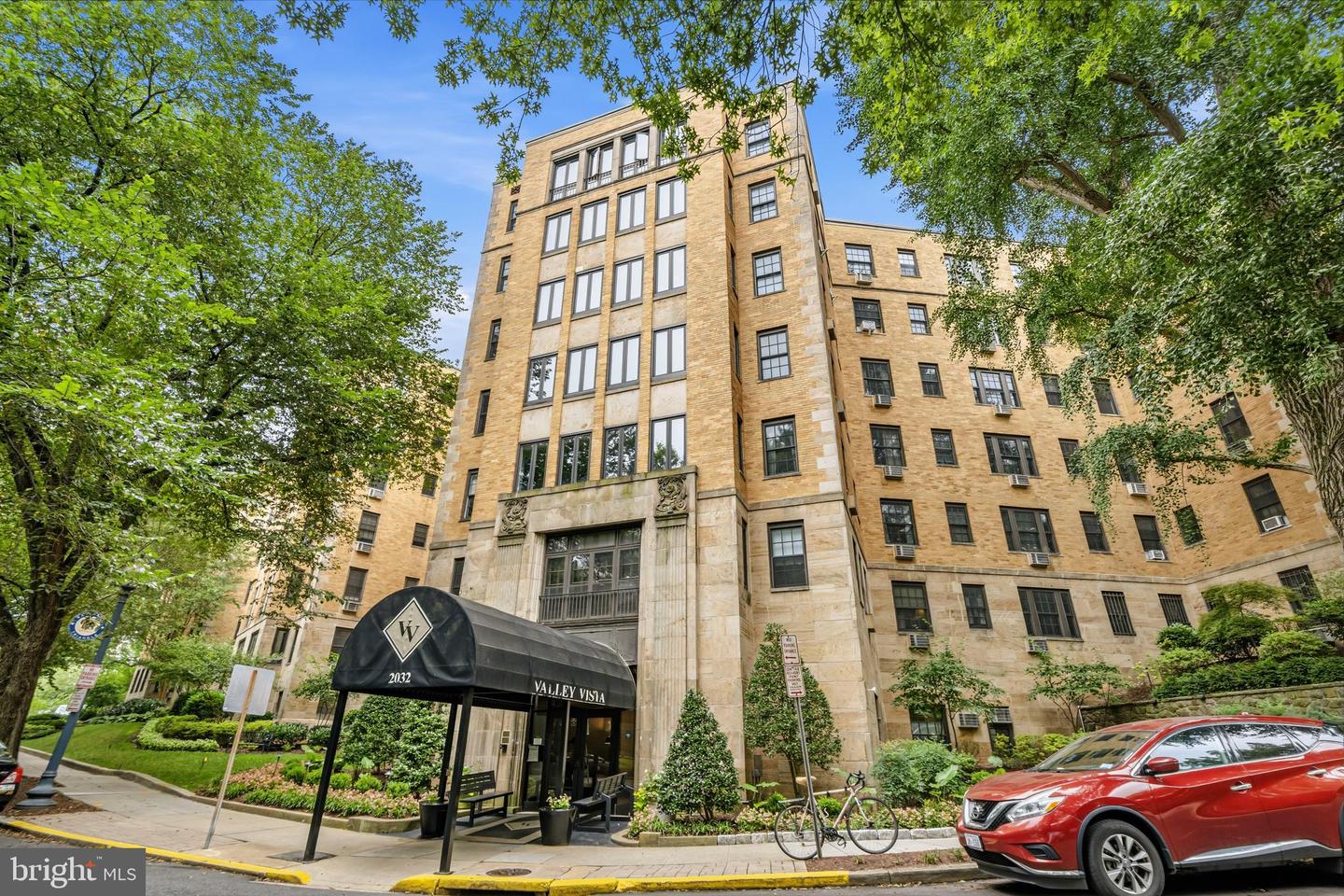 2032 Belmont Rd NW #405 — photo