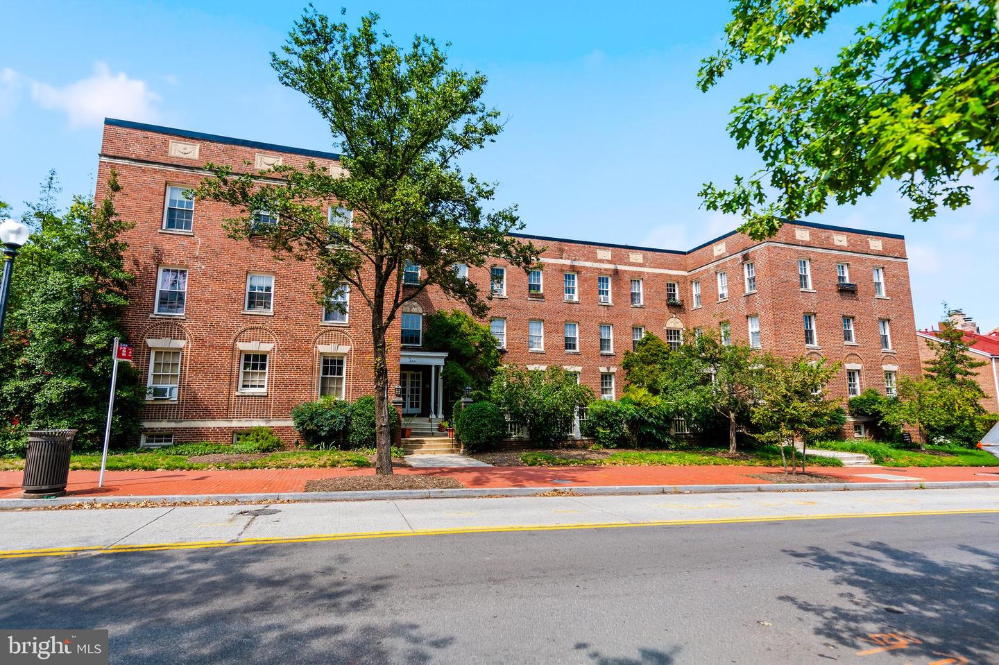 2527 Q St NW #206 — photo
