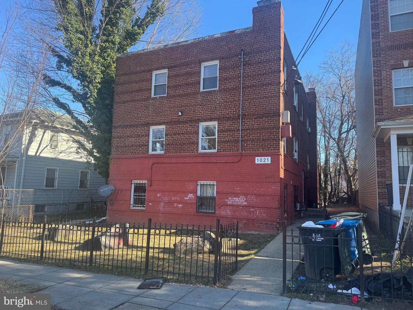 1021 48th St NE — photo