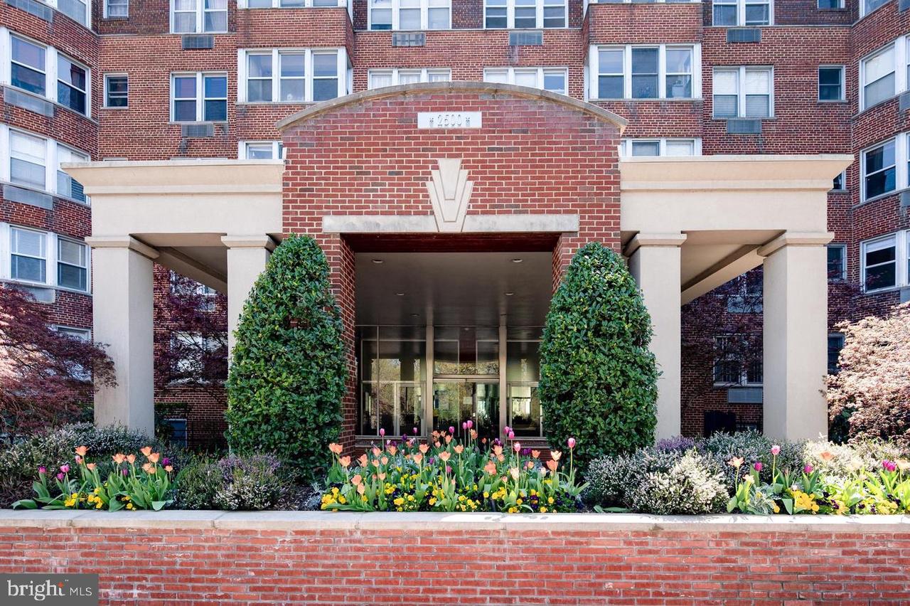2500 Q St NW #P-54 — photo