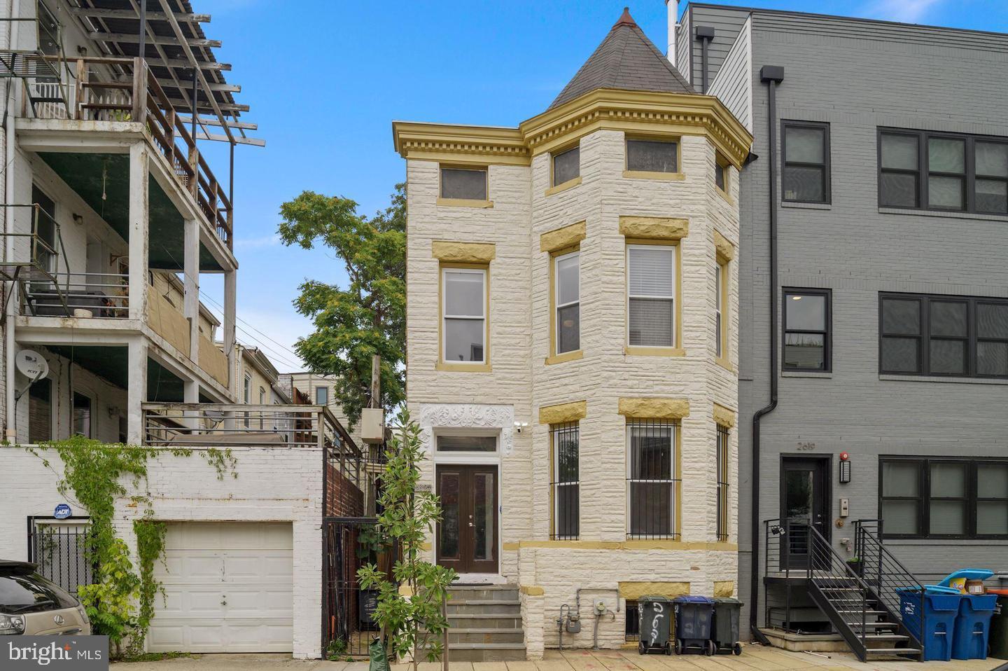 2621 University Pl NW — photo
