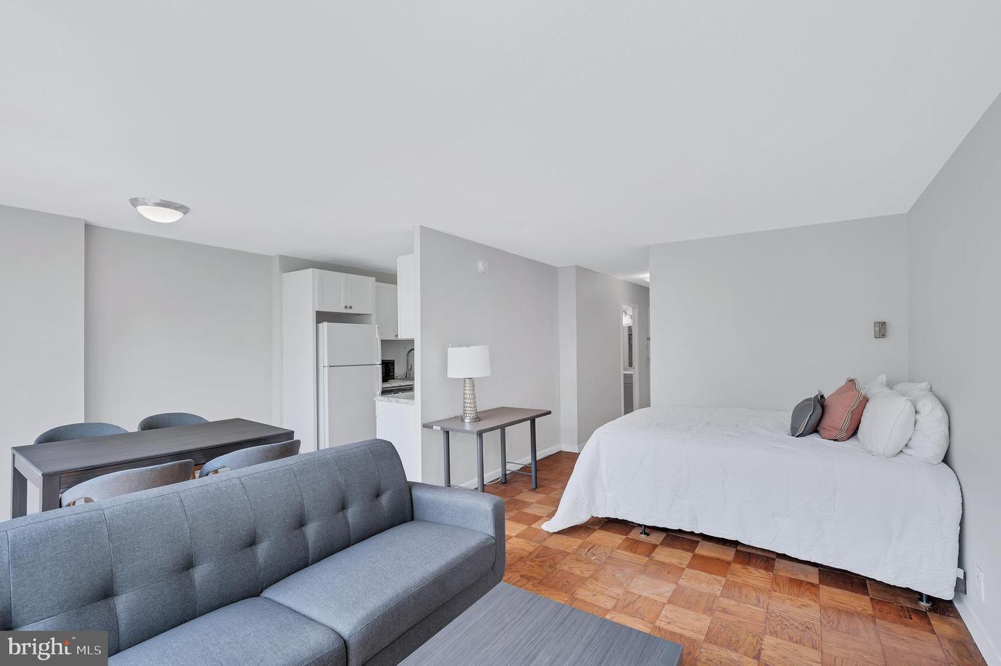 2201 L St NW #610 — photo