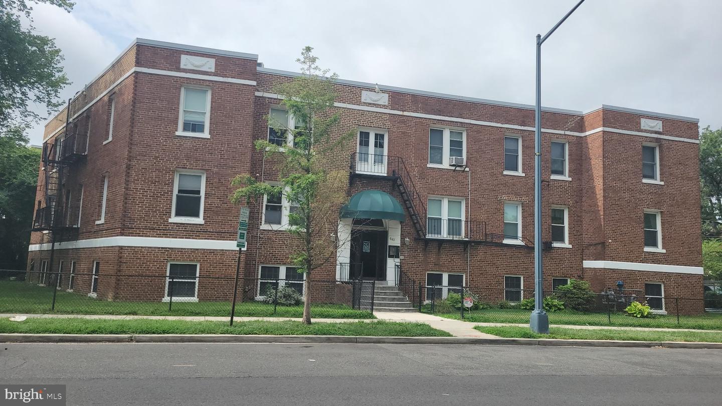 640 Buchanan St NW #105 — photo