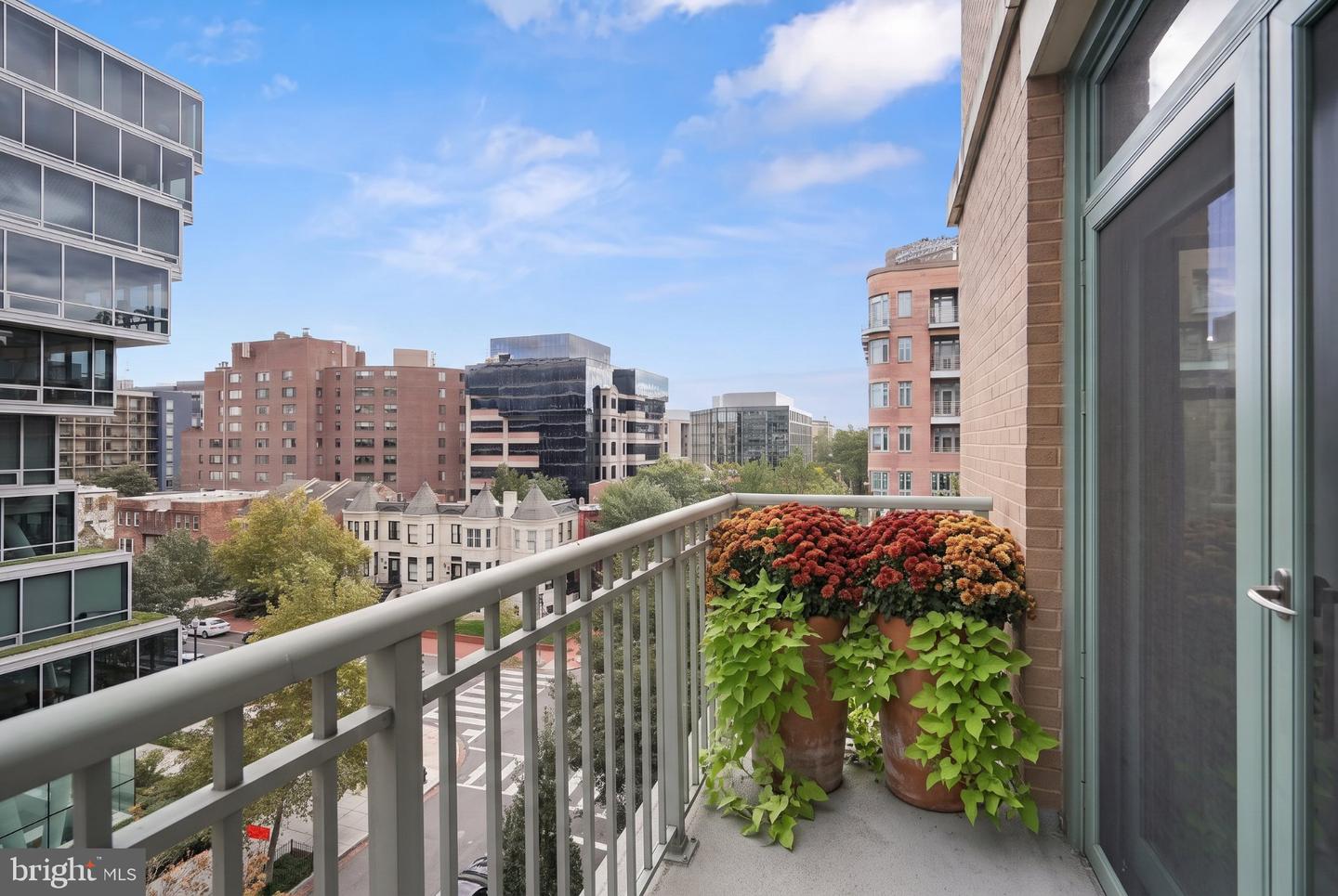 2425 L St NW #639 — photo
