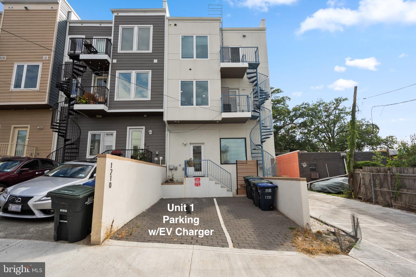 1210 Queen St NE #1 — photo