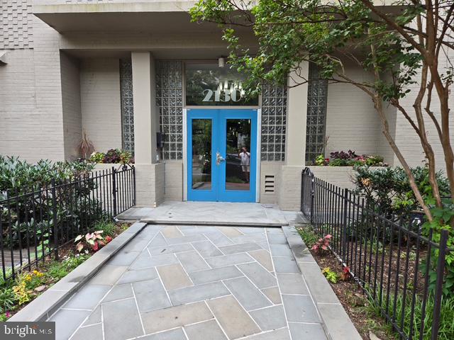 2130 N St NW #4C — photo