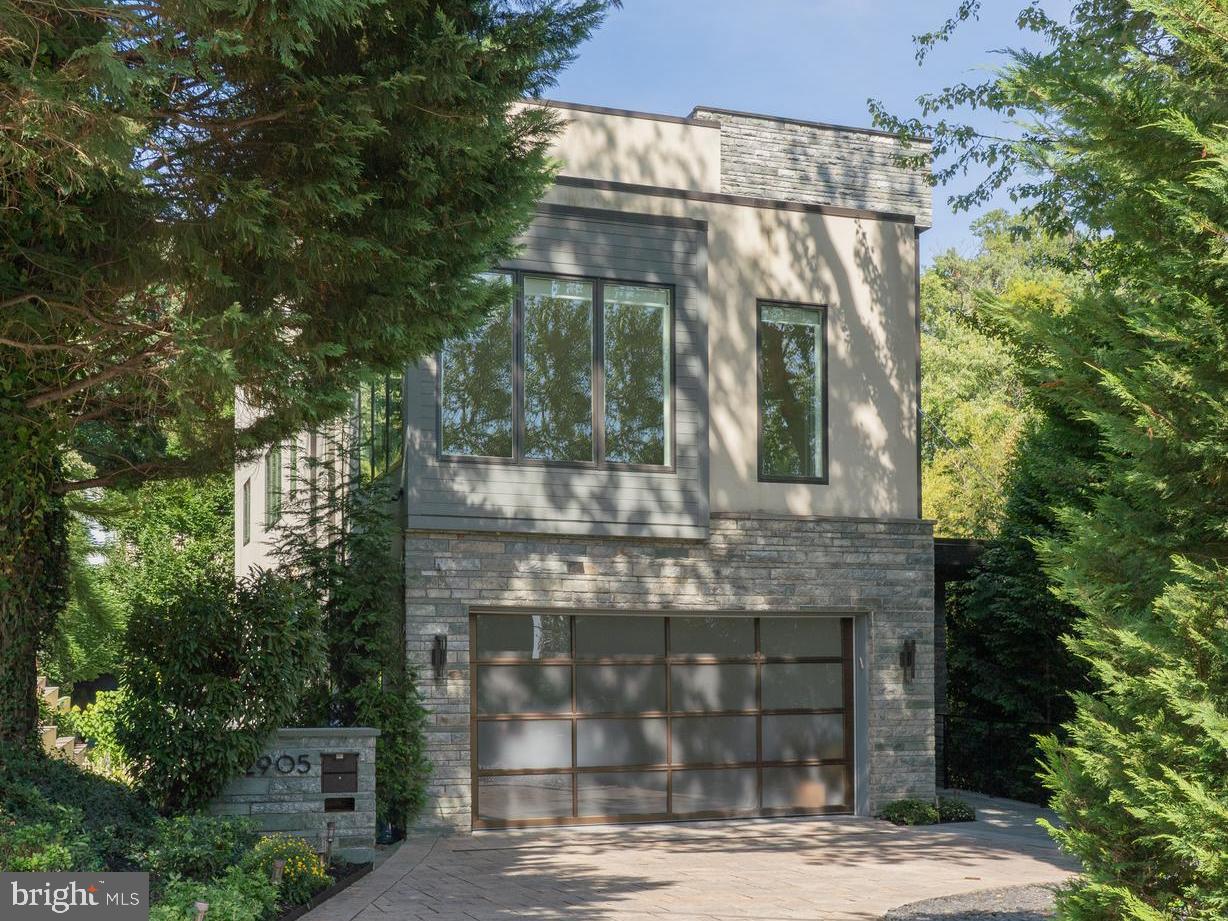 2905 University Ter NW — photo