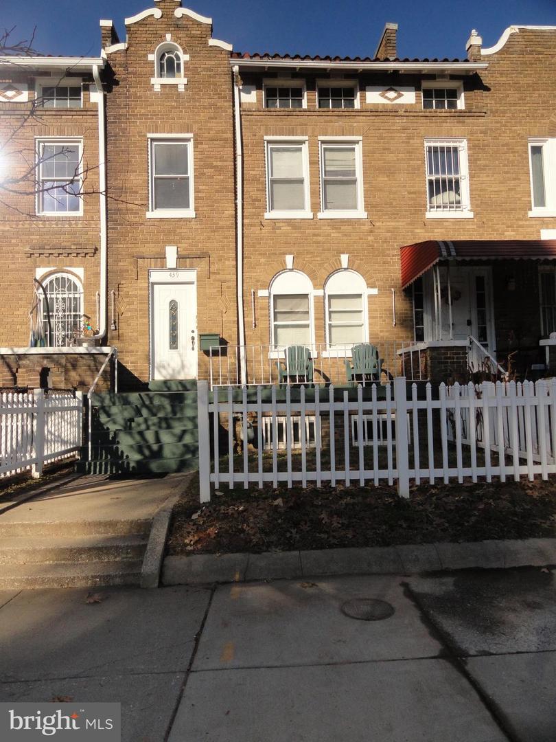 439 Quincy St NW #1 — photo
