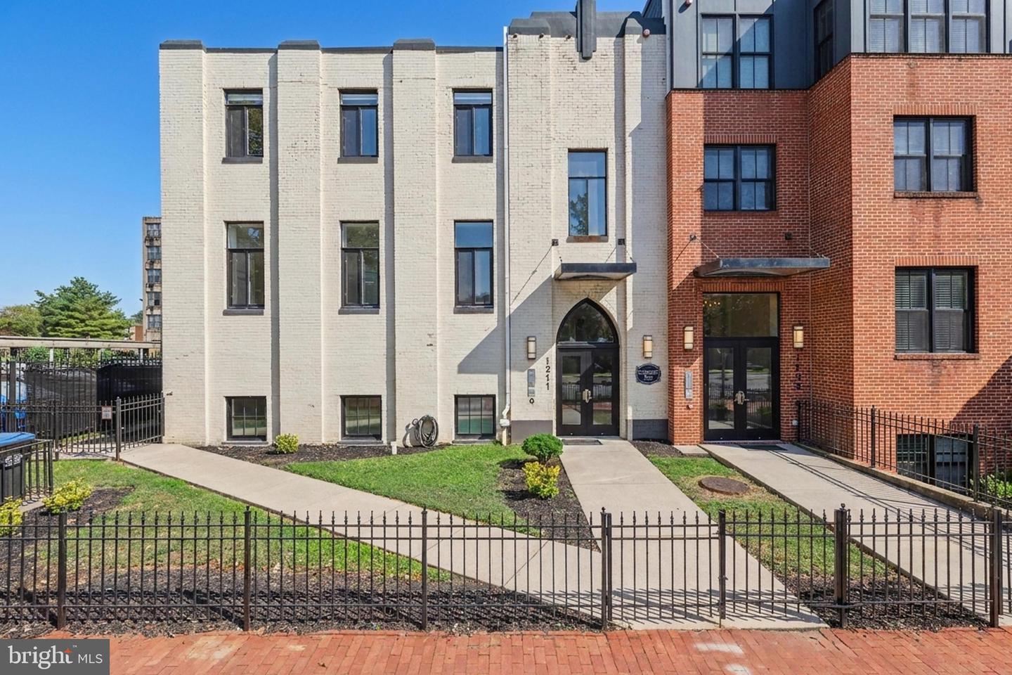 1211 G St SE #9 — photo