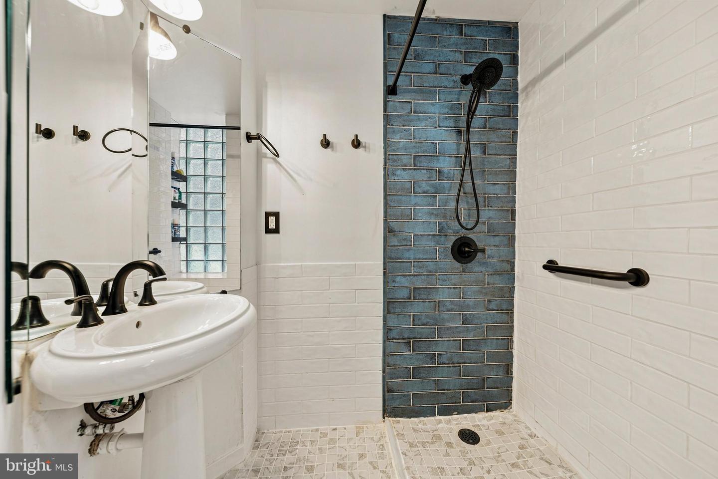 1419 Clifton St NW #104 — photo