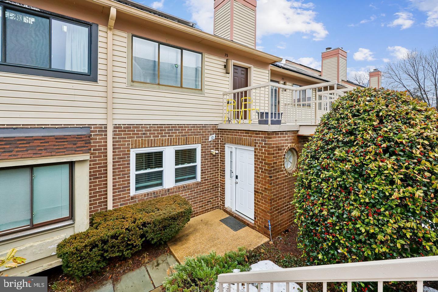 73 Hawthorne Ct NE #73 — photo