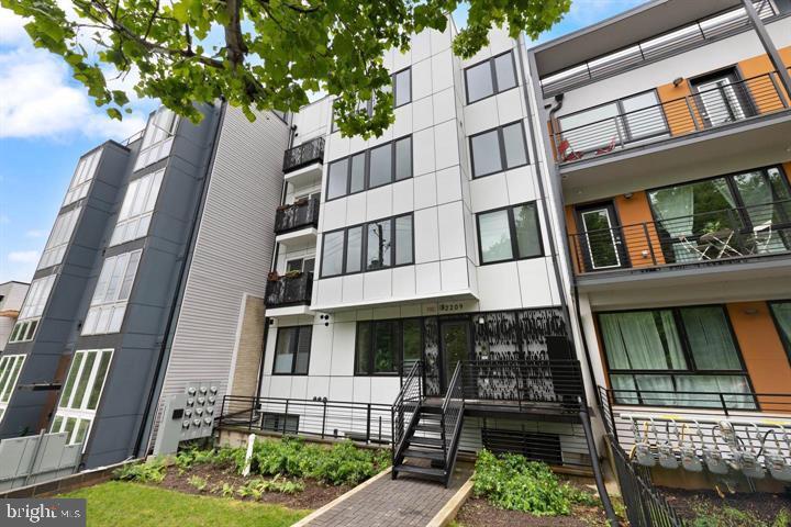 2209 M St NE #1 — photo
