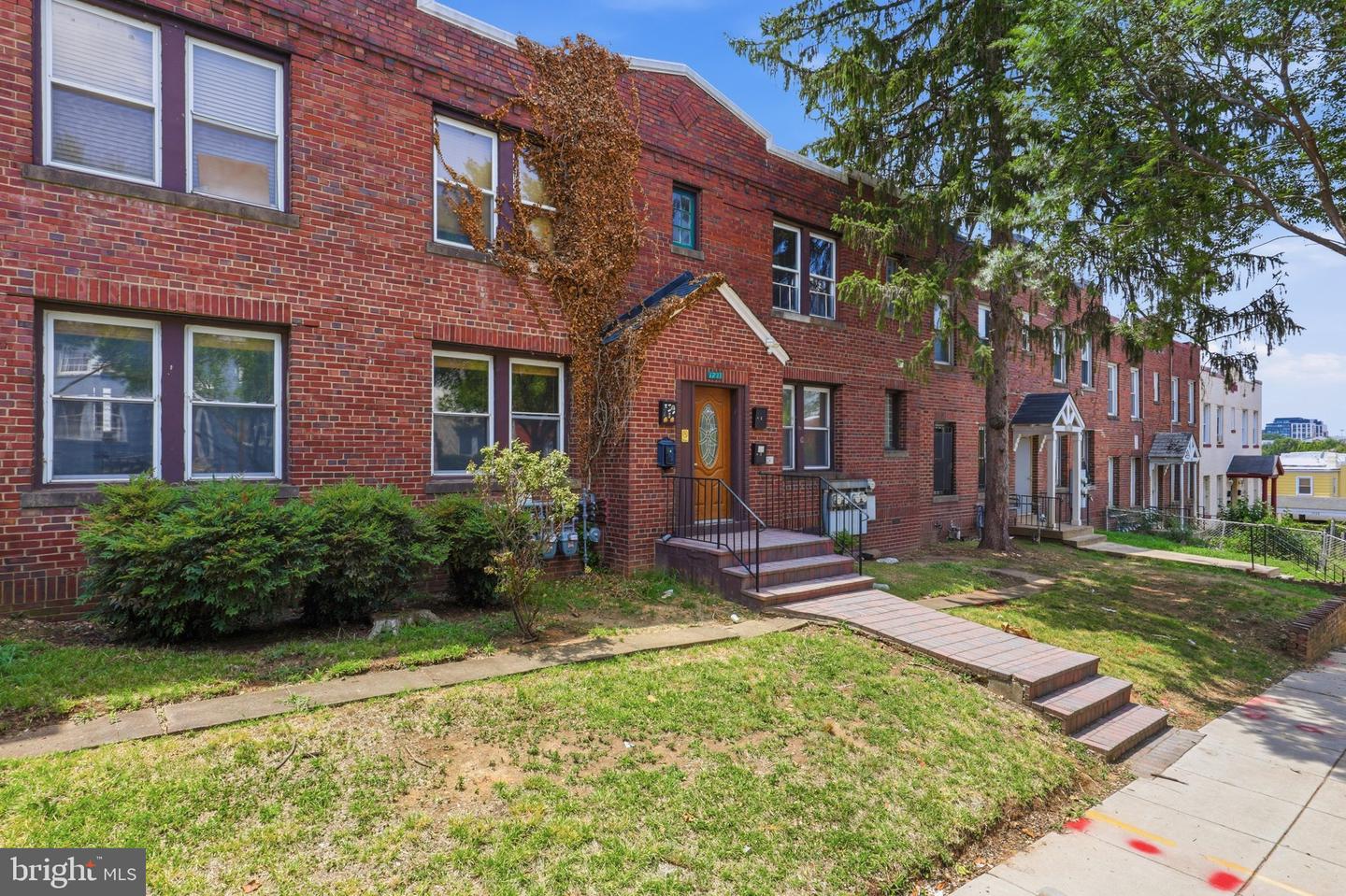 1231 Penn St NE #1 — photo