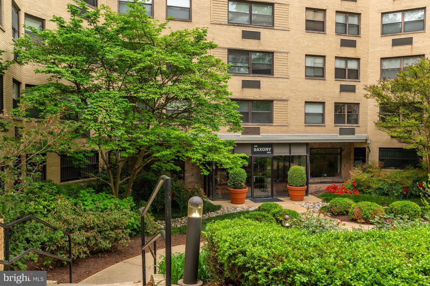 1801 Clydesdale Pl NW #505 — photo