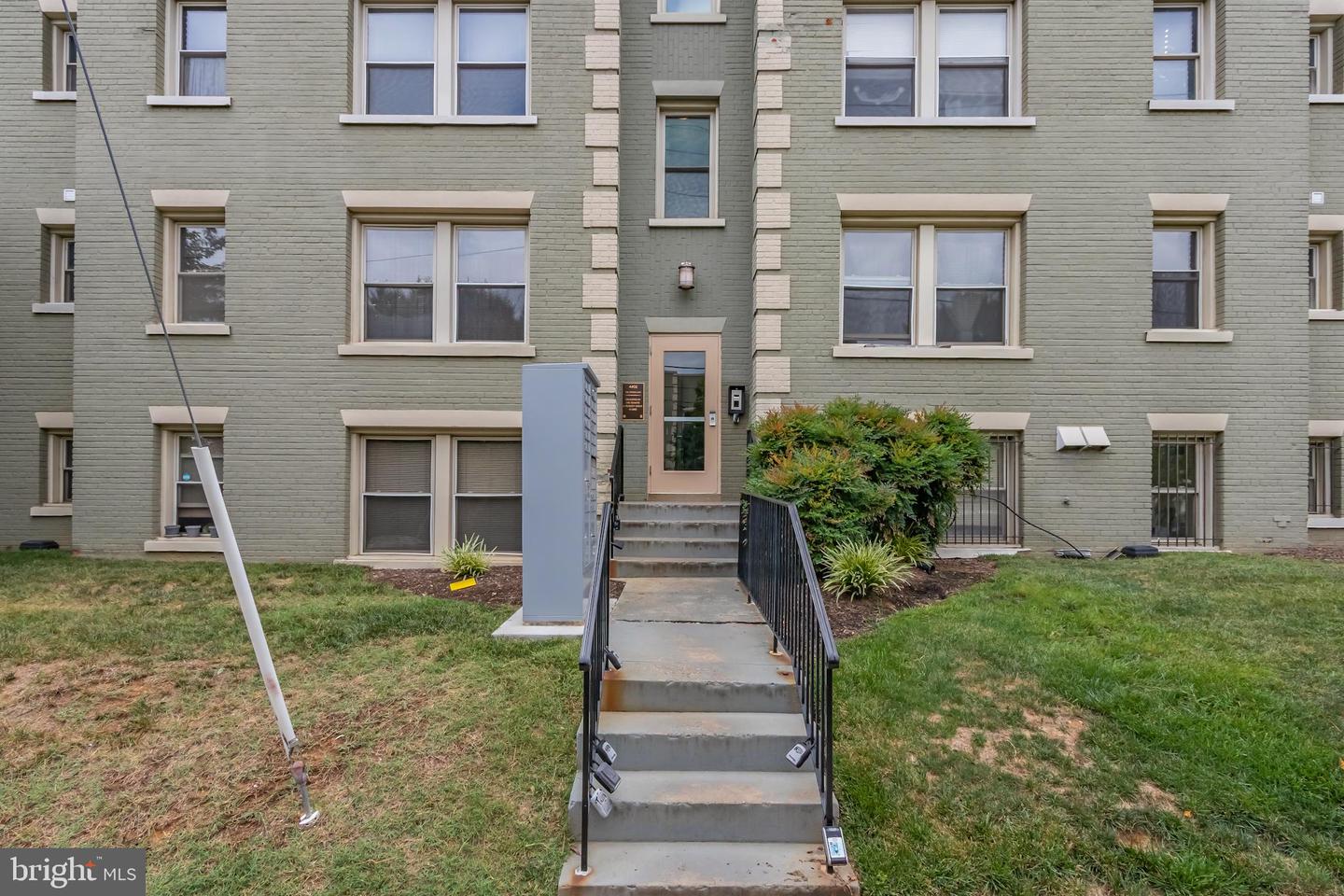 4402 1st Pl NE #32 — photo