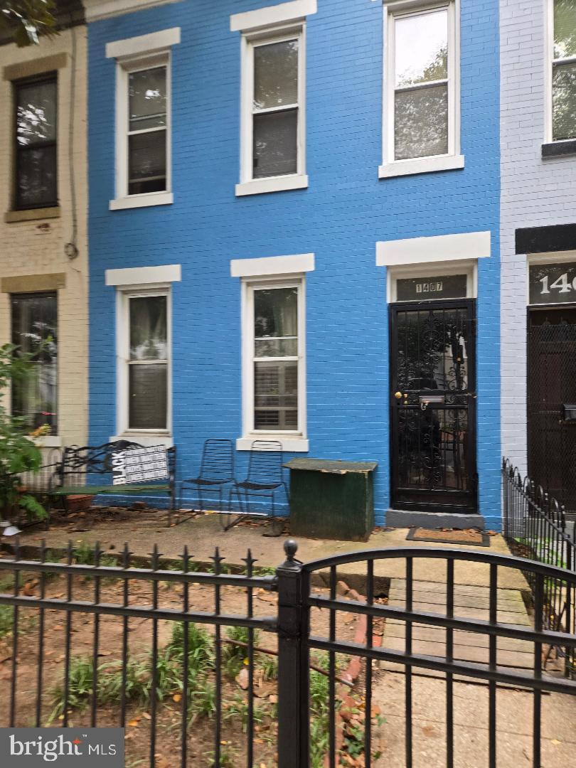 1407 E St SE — photo
